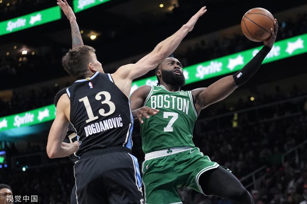 他在照片配 他在照片配