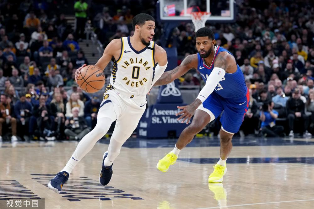 莱万在扳平 莱万在扳平